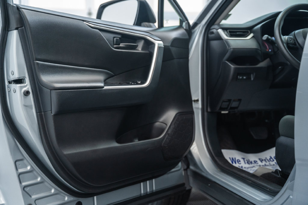 Certified 2025 Toyota RAV4 LE FWD image 38