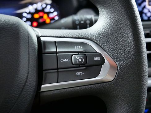 Used 2024 Jeep Compass Sport image 37