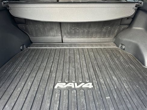 Used 2024 Toyota RAV4 SE image 17