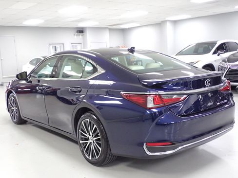 Used 2022 Lexus ES 250 w/ Premium Package image 3