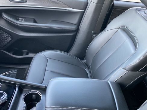 Used 2025 Jeep Grand Cherokee L Limited w/ Black Appearance Package image 15