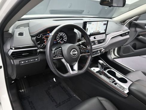 Used 2023 Nissan Altima 2.0 SR FWD image 13