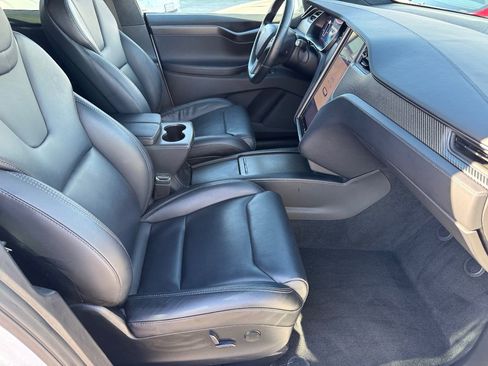 Used 2018 Tesla Model X image 18