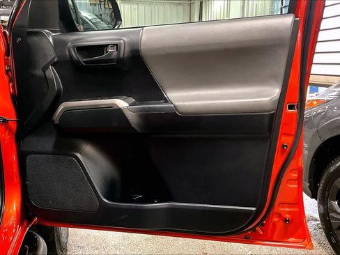 Used 2018 Toyota Tacoma SR5 image 20