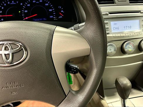 Used 2011 Toyota Camry LE FWD image 12