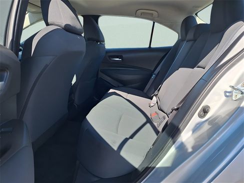 Used 2021 Toyota Corolla LE image 10