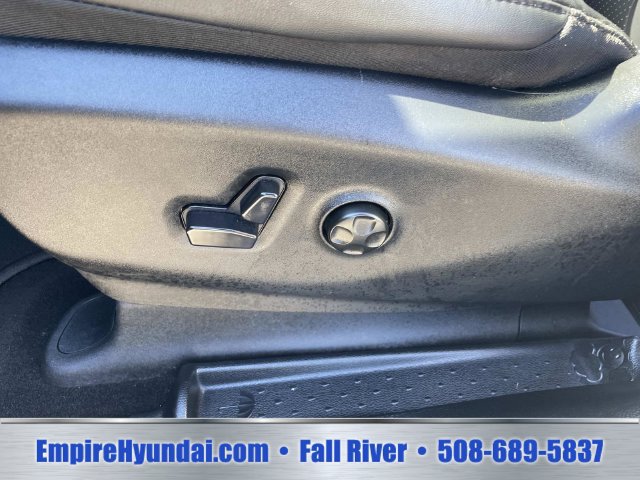 Used 2025 Chrysler Pacifica Select FWD image 20