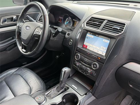 Used 2017 Ford Explorer XLT w/ Equipment Group 202A image 22