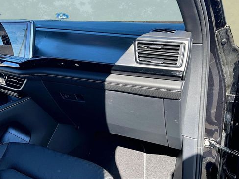 Used 2024 Volkswagen Atlas Cross Sport SE w/ Panoramic Sunroof Package image 27