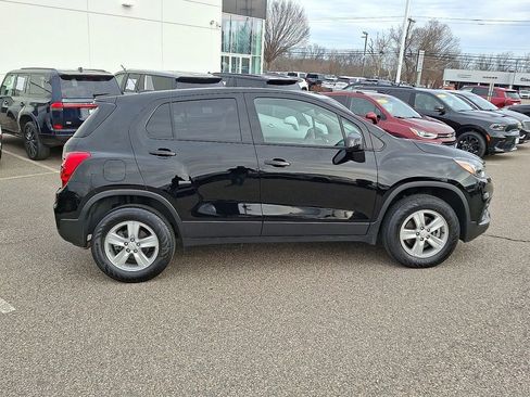Used 2022 Chevrolet Trax LS w/ Tint and Cruise Package image 11