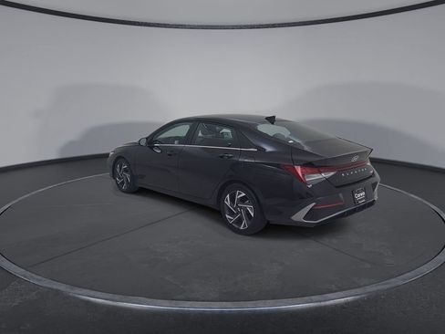 Used 2025 Hyundai Elantra Limited FWD image 13