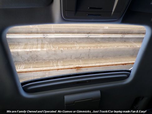 Used 2018 Chevrolet Suburban LT image 55