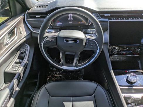 New 2025 Jeep Grand Cherokee Limited w/ Black Appearance Package image 14