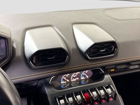 Used 2018 Lamborghini Huracan LP 580-2 RWD image 19