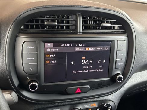 Used 2025 Kia Soul LX w/ LX Technology Package FWD image 19