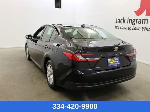 Used 2025 Toyota Camry LE image 2