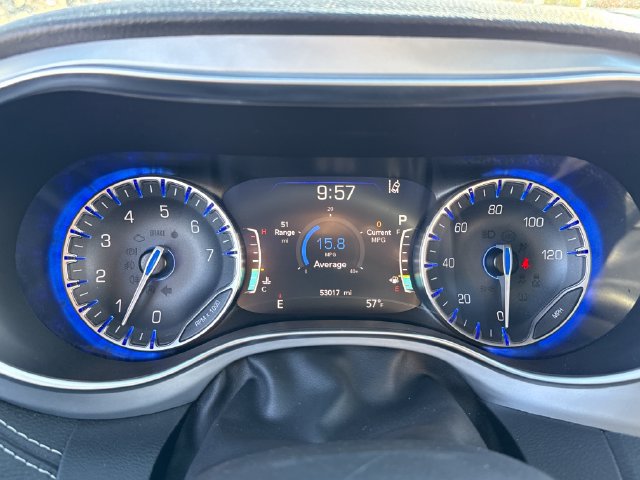 Used 2025 Chrysler Pacifica Limited FWD image 28