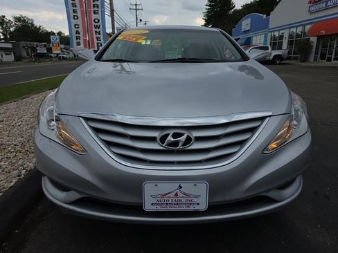 Used 2011 Hyundai Sonata GLS FWD image 2