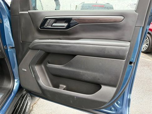 Used 2025 Chevrolet Suburban LT w/ Comfort Package image 14