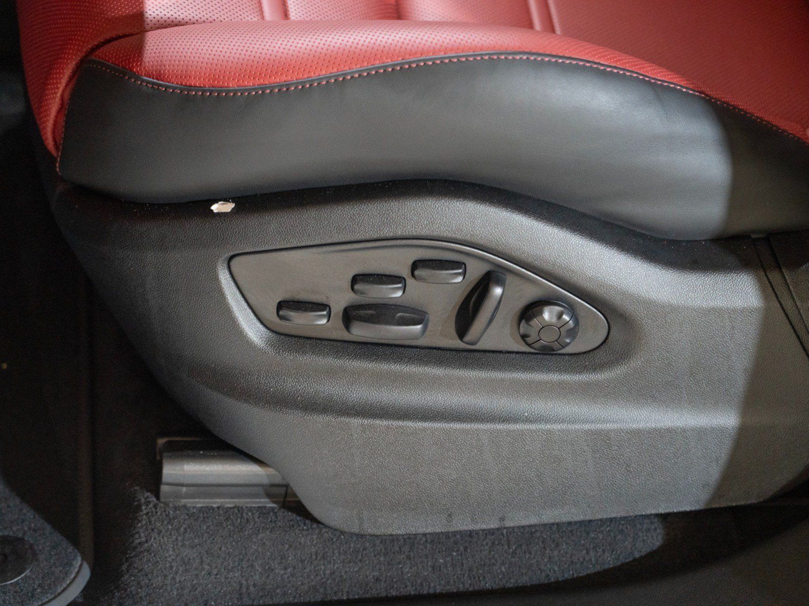 Certified 2026 Porsche Cayenne GTS AWD/4WD image 12