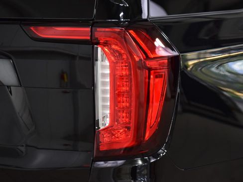 Used 2024 GMC Yukon Denali Ultimate AWD/4WD image 19