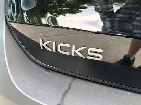 Used 2025 Nissan Kicks SV FWD image 9