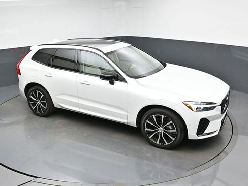 Used 2023 Volvo XC60 B5 Plus image 44