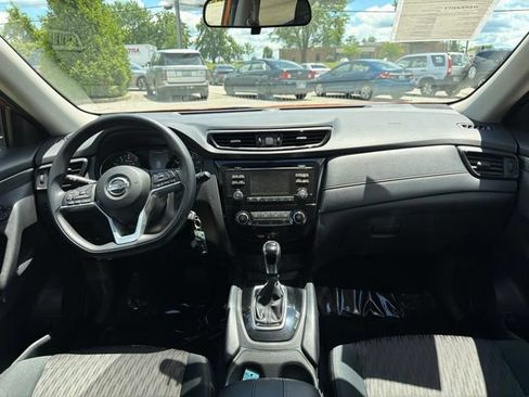Used 2017 Nissan Rogue S w/ S Appearance Package FWD image 7