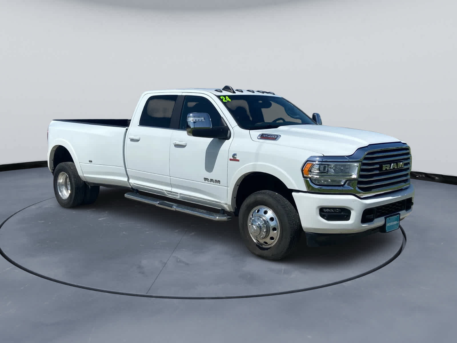 Used 2024 RAM 3500 Limited AWD/4WD image 9
