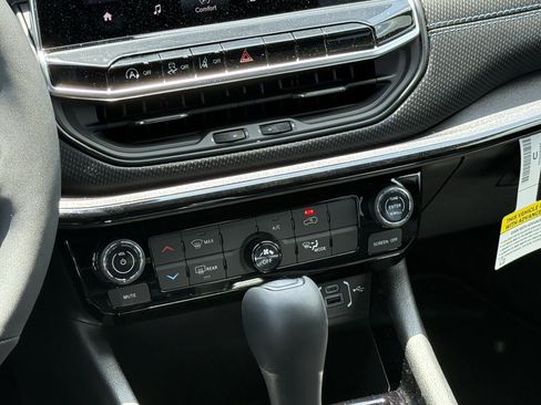 New 2026 Jeep Compass Latitude AWD/4WD image 14