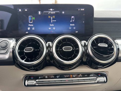 Used 2026 Mercedes-Benz GLB 250 image 25