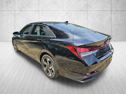 Used 2023 Hyundai Elantra SEL w/ Convenience Package FWD image 8