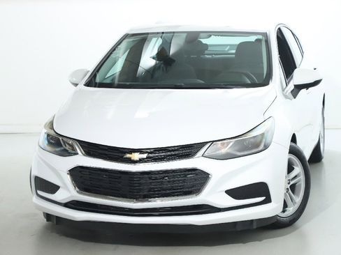Used 2016 Chevrolet Cruze LT w/ Sun And Sound Package image 2