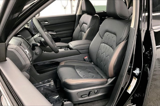 New 2026 Nissan Pathfinder Platinum w/ Cargo Package AWD/4WD image 10