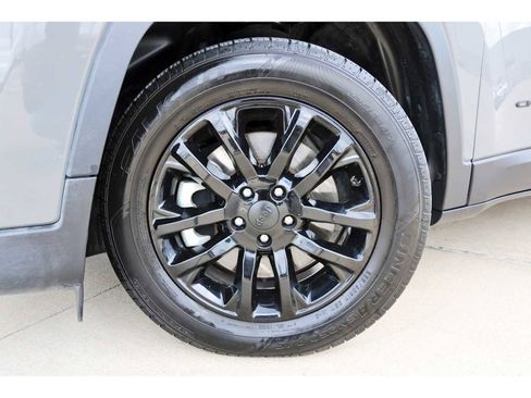 Used 2021 Jeep Cherokee Latitude Lux w/ Comfort/Convenience Group image 29