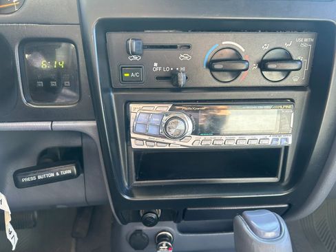 Used 2000 Toyota Tacoma 4x4 Xtracab V6 image 8