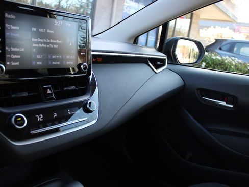 Used 2021 Toyota Corolla LE image 15