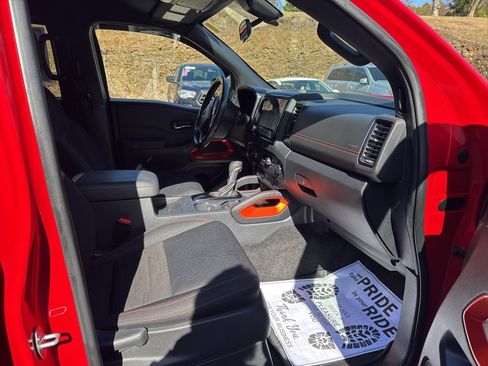 Used 2022 Nissan Frontier PRO-4X image 11