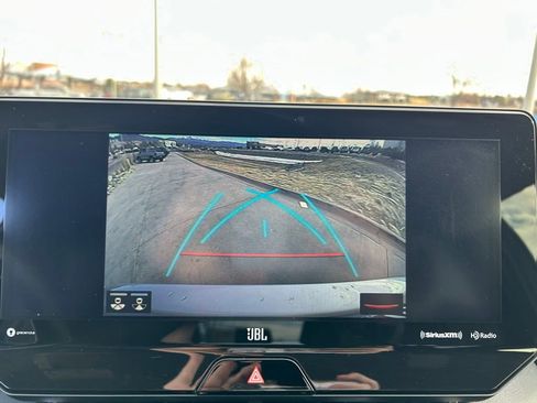 Used 2021 Toyota Venza XLE image 16