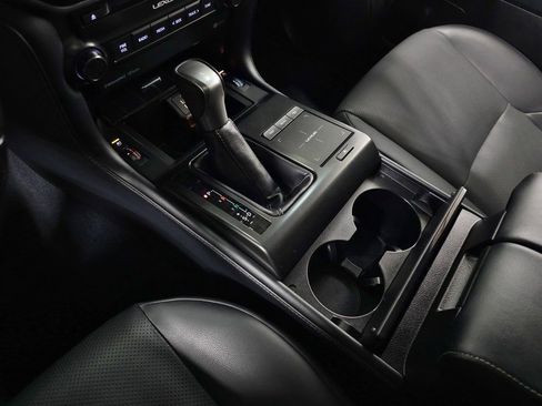 Used 2023 Lexus GX 460 Premium w/ Premium Package image 30