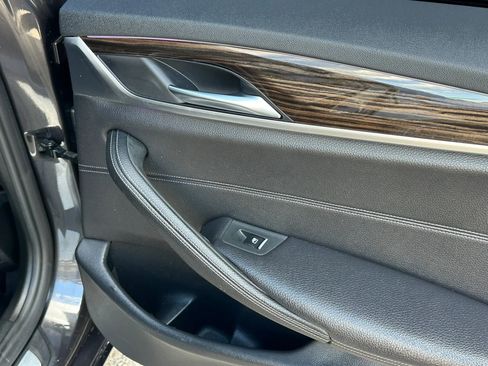 Used 2018 BMW 530e w/ Premium Package 2 image 24