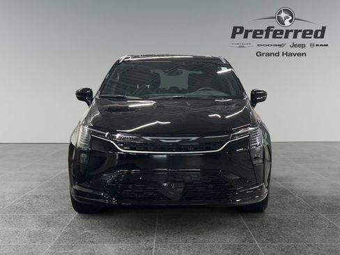 New 2027 Chrysler Pacifica Limited AWD/4WD image 13