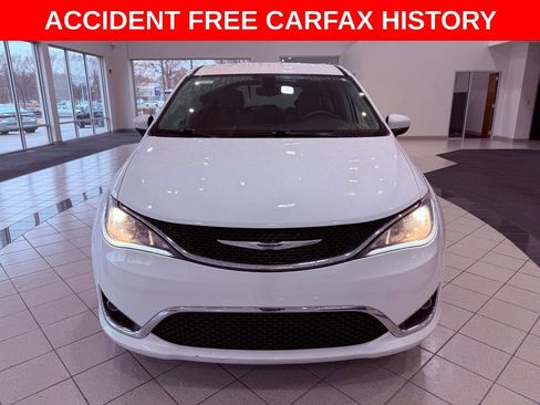 Used 2017 Chrysler Pacifica Touring Plus w/ Tire & Wheel Group image 2