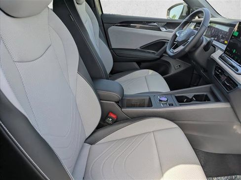 New 2026 Volkswagen Tiguan SE R-Line FWD image 27