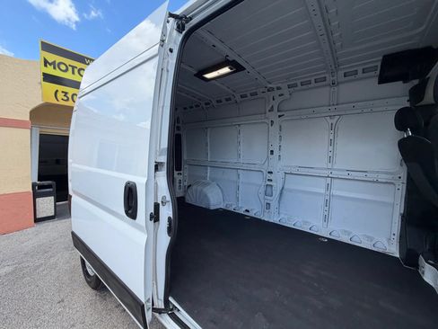 Used 2024 RAM ProMaster 2500 w/ Convenience Group FWD image 8