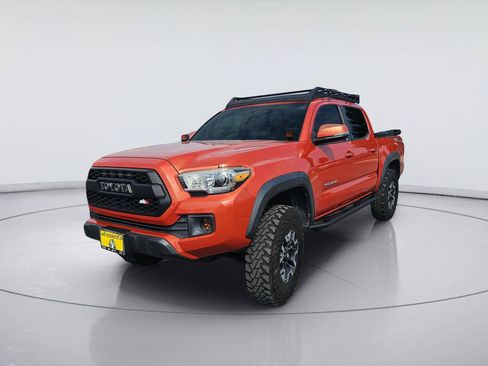 Used 2017 Toyota Tacoma TRD Sport AWD/4WD image 1