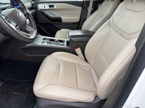 Used 2023 Ford Explorer Platinum w/ Technology Package image 11