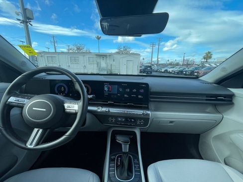 Used 2025 Hyundai Kona SEL image 33