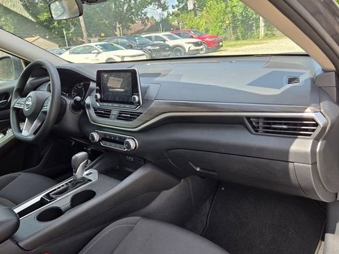 Used 2025 Nissan Altima 2.5 SV FWD image 30