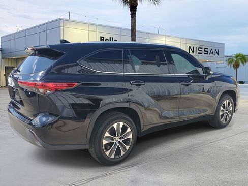 Used 2022 Toyota Highlander XLE FWD image 7